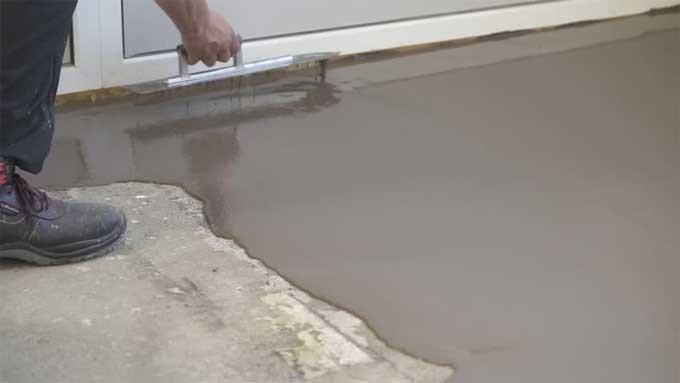 Construction with Self-Levelling Screed
